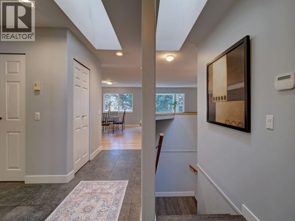 7629 Redrooffs Road, Halfmoon Bay, British Columbia  V7Z 1C4 - Photo 2 - R3133269