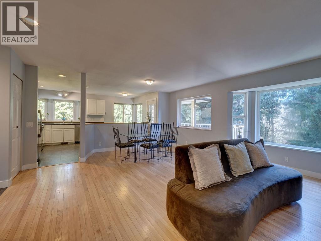7629 Redrooffs Road, Halfmoon Bay, British Columbia  V7Z 1C4 - Photo 3 - R3133269
