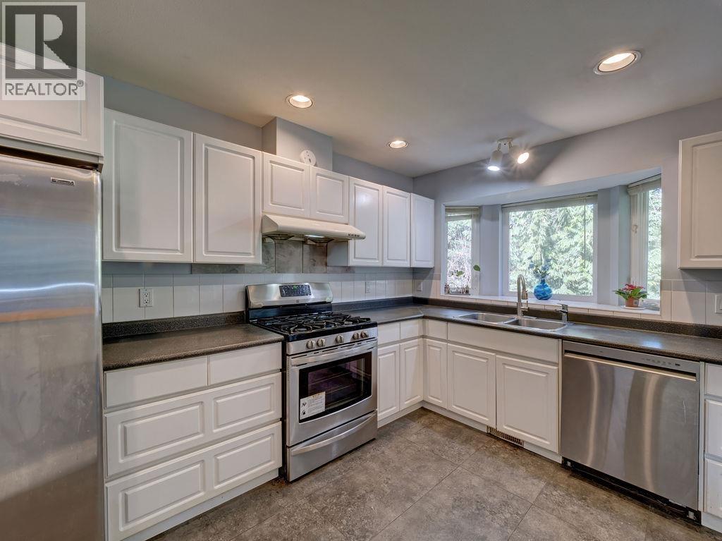 7629 Redrooffs Road, Halfmoon Bay, British Columbia  V7Z 1C4 - Photo 5 - R3133269