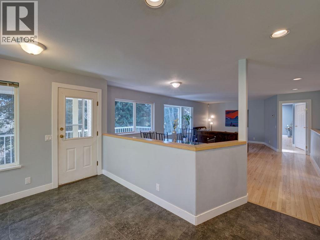 7629 Redrooffs Road, Halfmoon Bay, British Columbia  V7Z 1C4 - Photo 6 - R3133269