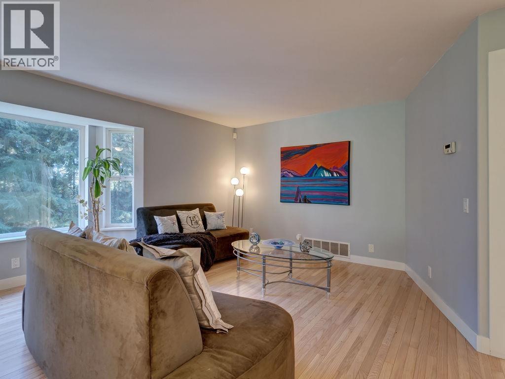 7629 Redrooffs Road, Halfmoon Bay, British Columbia  V7Z 1C4 - Photo 8 - R3133269