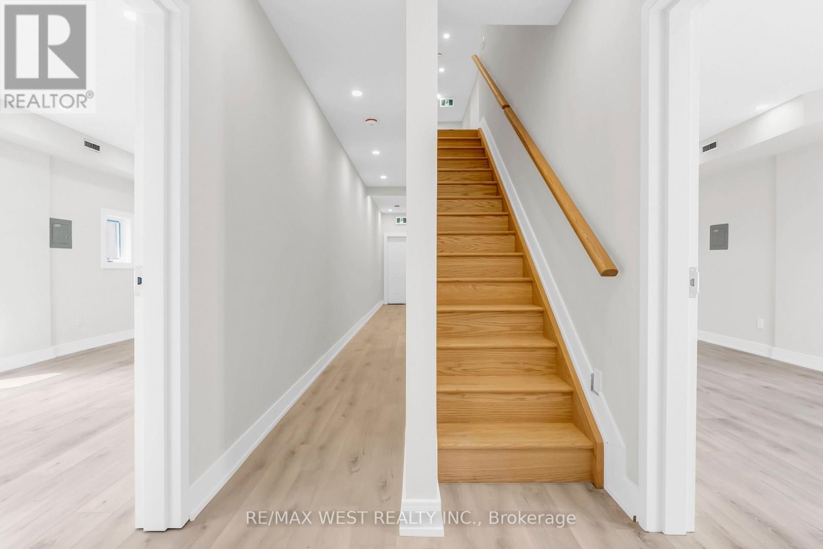 2 - 36 Park Road S, Oshawa, Ontario L1J 4G8 - Photo 2 - E13415594