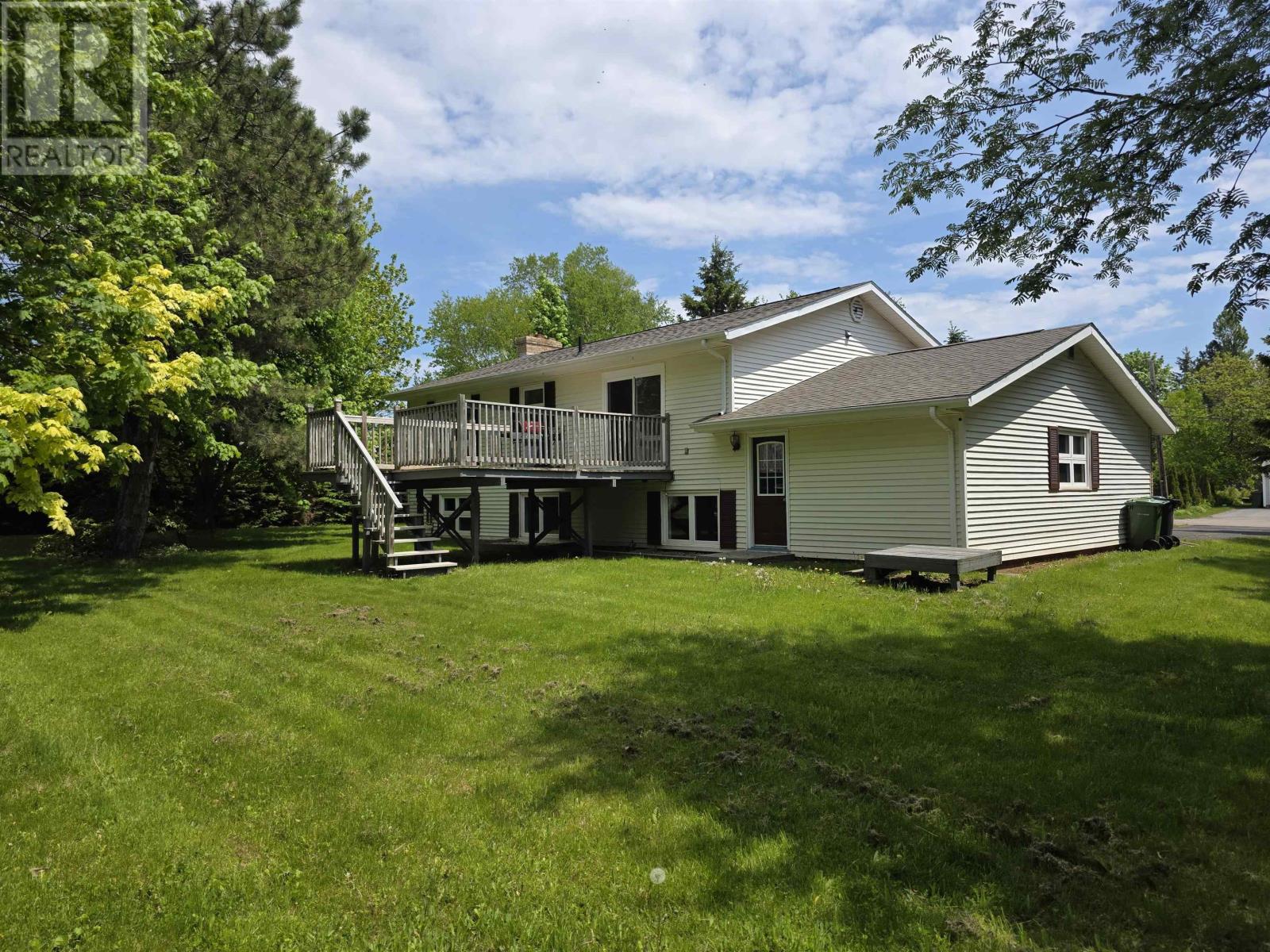 7 Crestview Drive, Charlottetown, Prince Edward Island  C1E 1N4 - Photo 4 - 202613653