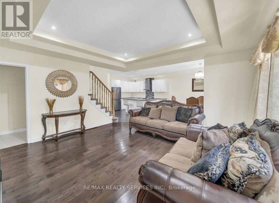 9 Fitzgerald Street, Orangeville, Ontario  L9W 6R7 - Photo 6 - W13414582
