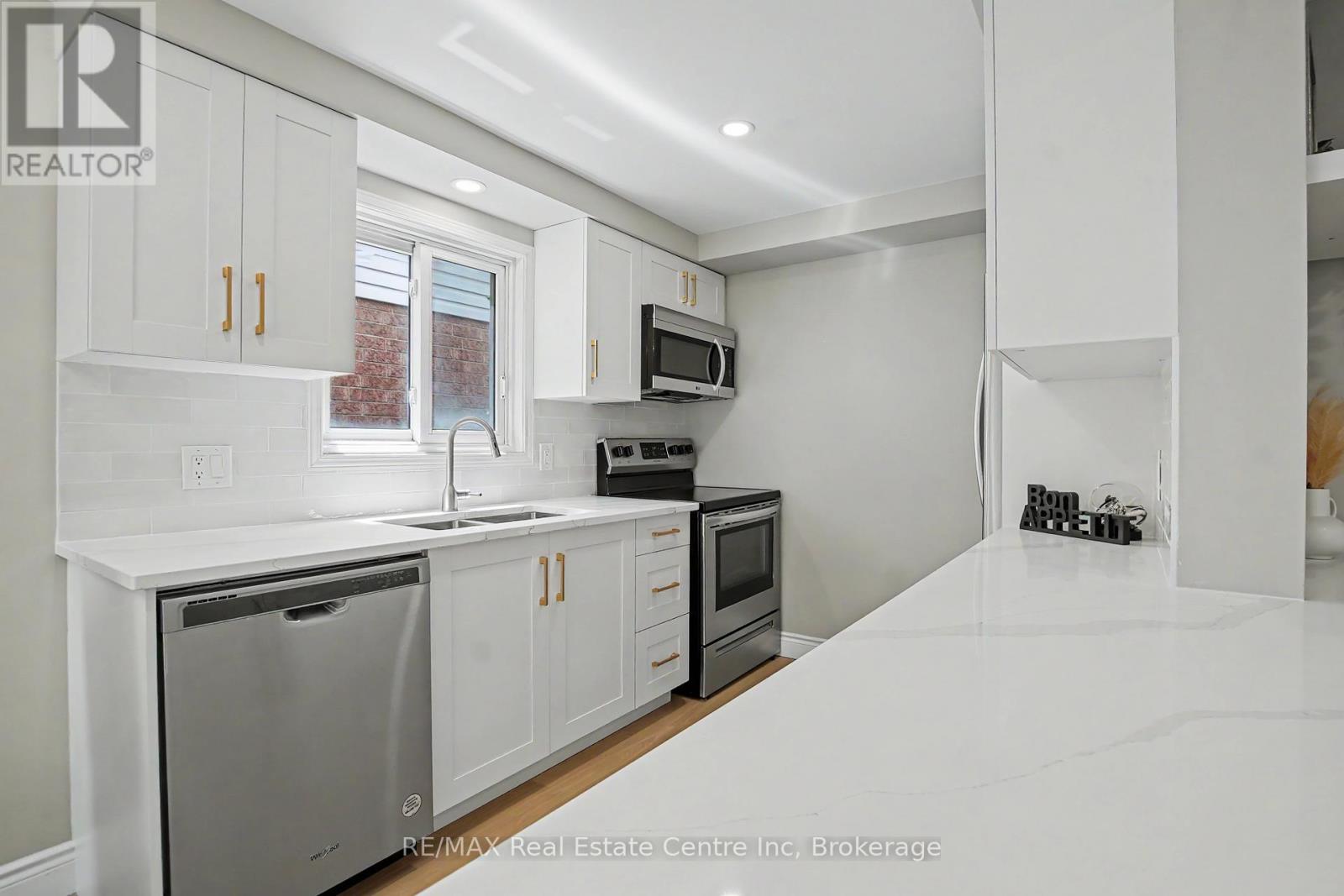 74 Activa Avenue, Kitchener, Ontario  N2E 3R4 - Photo 11 - X13414770