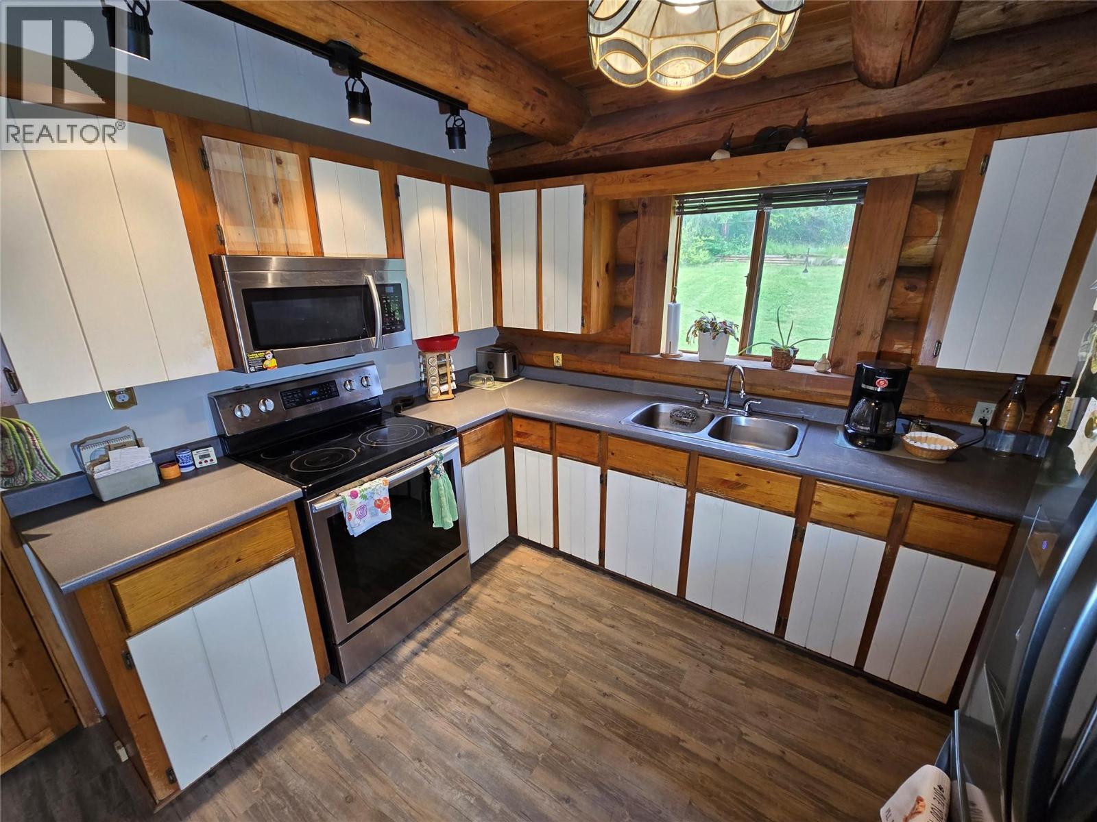 2492 Lloyd Road, Clearwater, British Columbia  V0E 3A0 - Photo 7 - 10390512