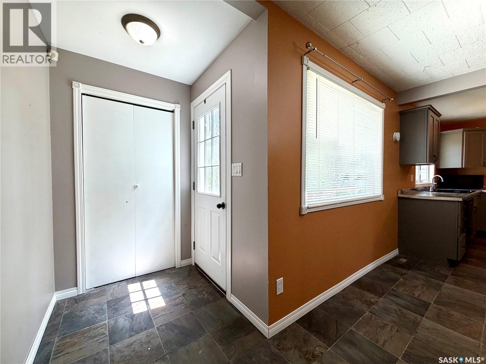 204 4th Street E, Carnduff, Saskatchewan  S0C 0S0 - Photo 2 - SK020886