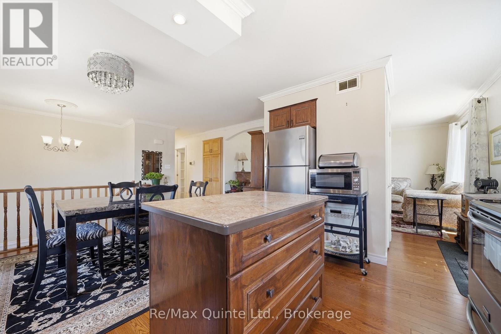 20 Ferry Street, Quinte West, Ontario  K8V 1S2 - Photo 7 - X13415874