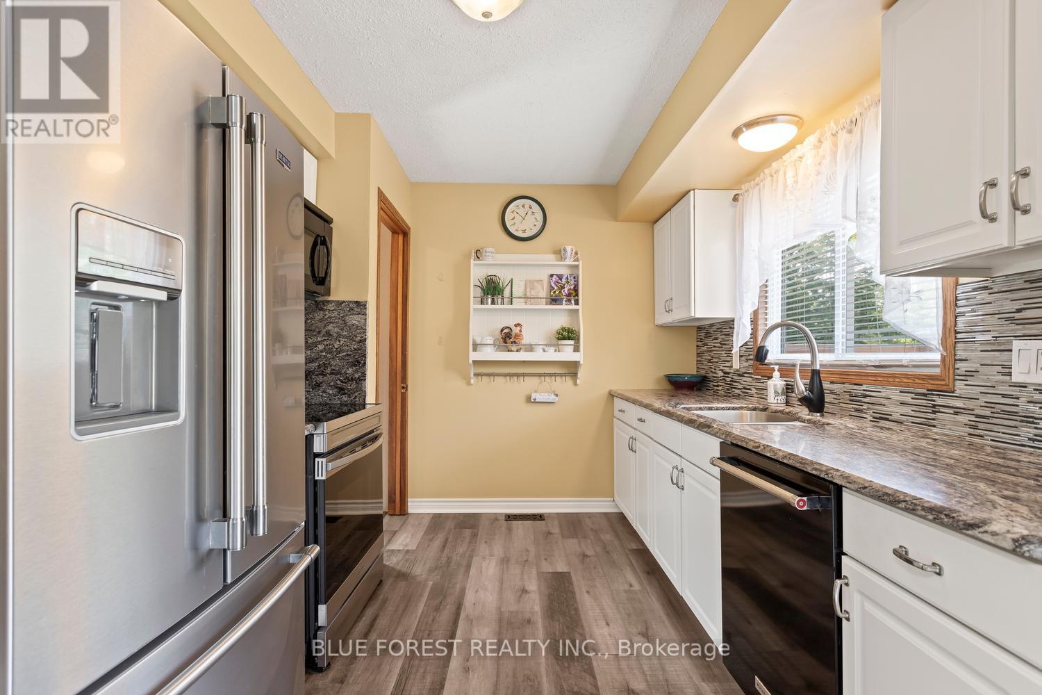 183 Queen Street, North Middlesex, Ontario  N0M 1A0 - Photo 10 - X13415718