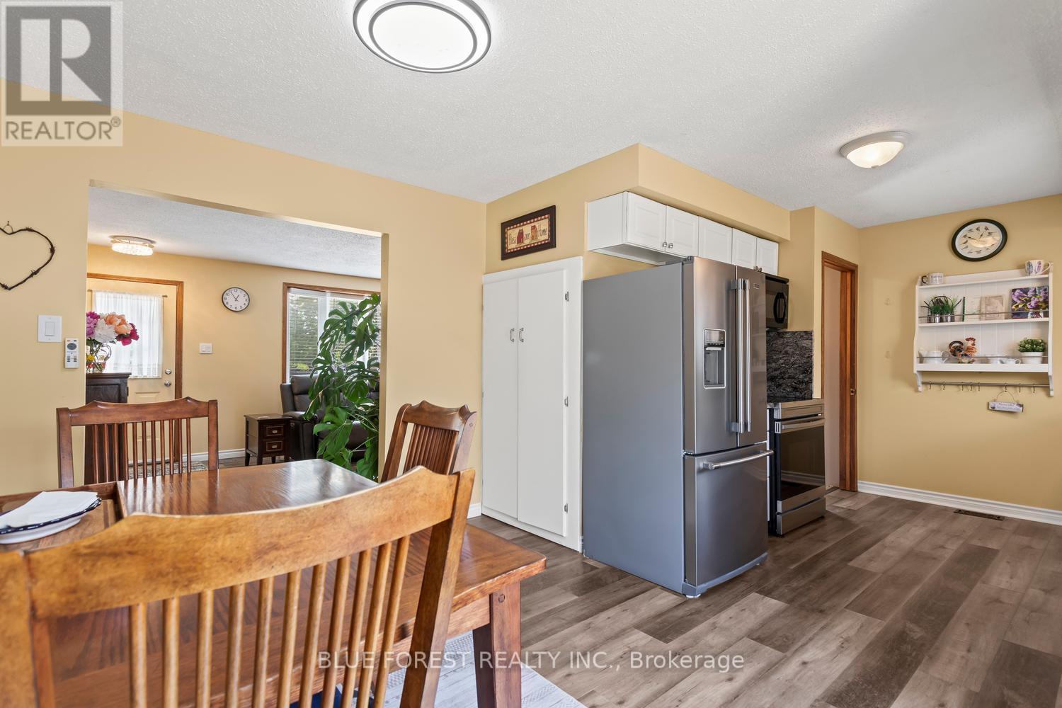 183 Queen Street, North Middlesex, Ontario  N0M 1A0 - Photo 13 - X13415718