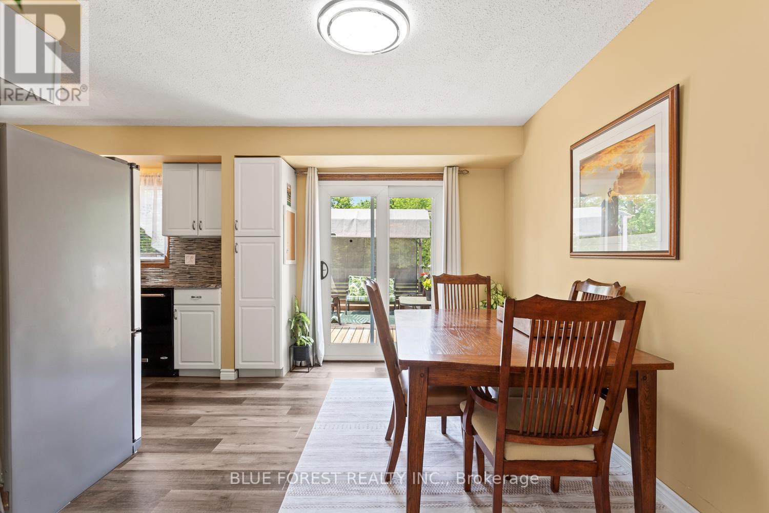 183 Queen Street, North Middlesex, Ontario  N0M 1A0 - Photo 16 - X13415718