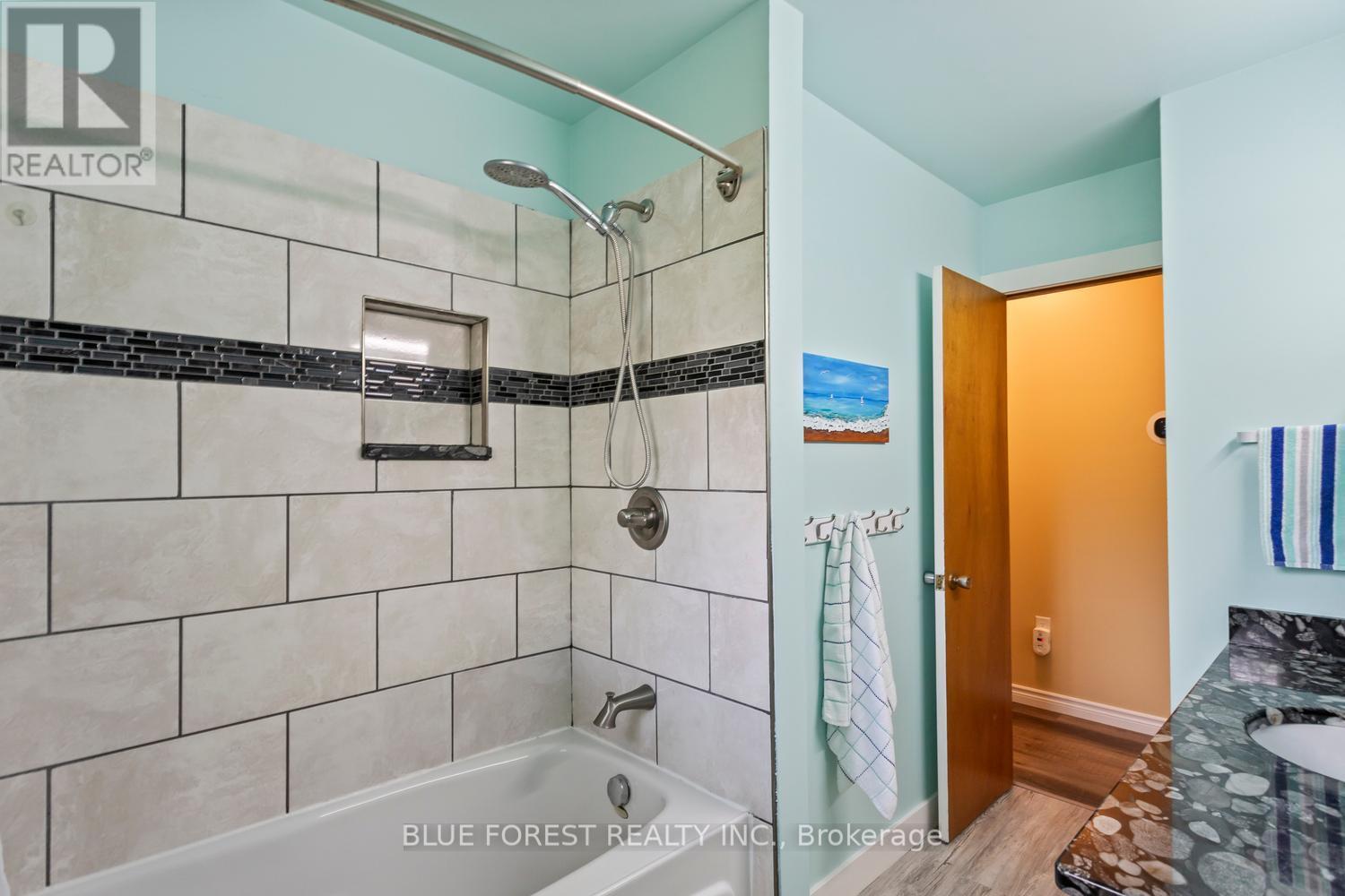 183 Queen Street, North Middlesex, Ontario  N0M 1A0 - Photo 21 - X13415718