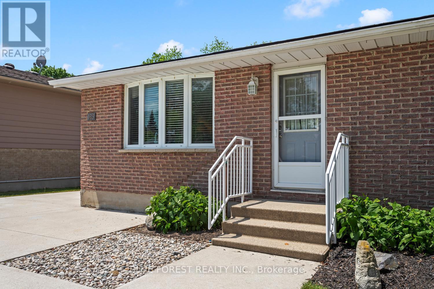 183 Queen Street, North Middlesex, Ontario  N0M 1A0 - Photo 3 - X13415718