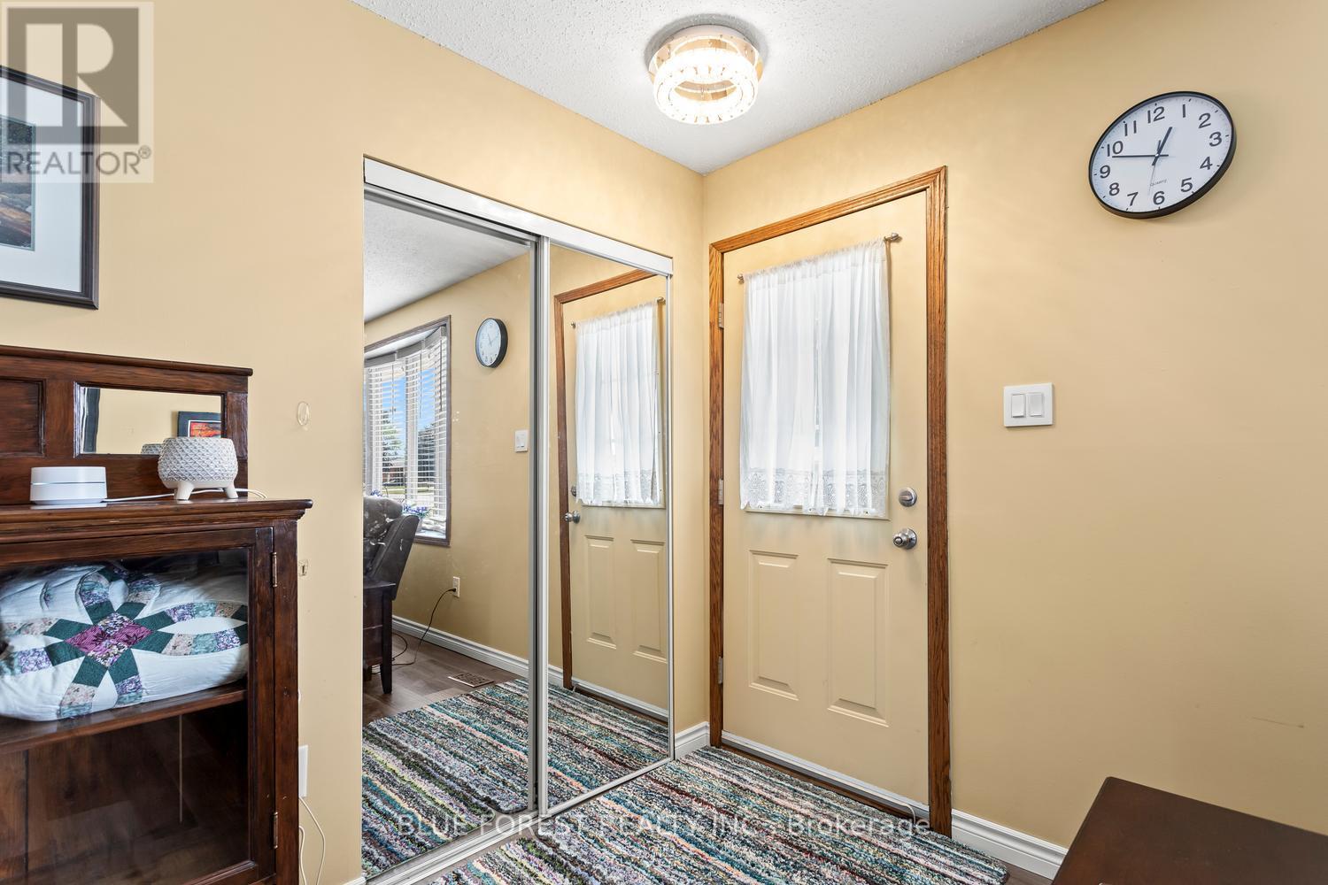 183 Queen Street, North Middlesex, Ontario  N0M 1A0 - Photo 4 - X13415718