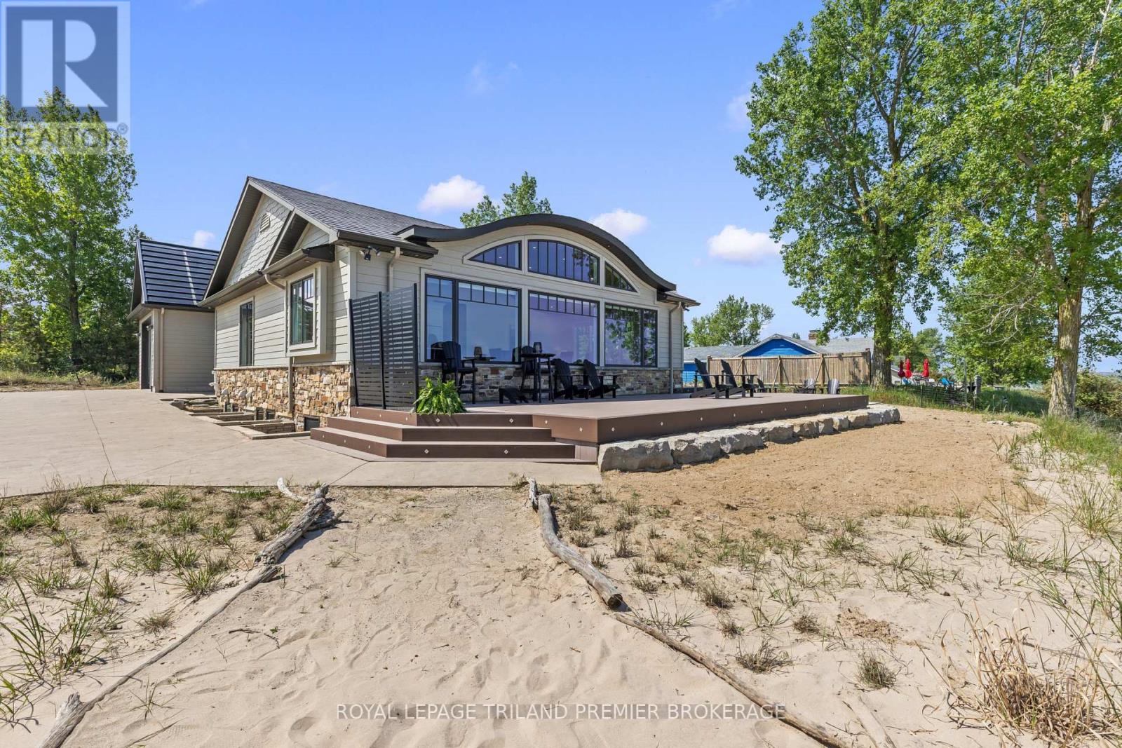 7292 Leighton Drive, Lambton Shores, Ontario  N0M 2L0 - Photo 1 - X13415842