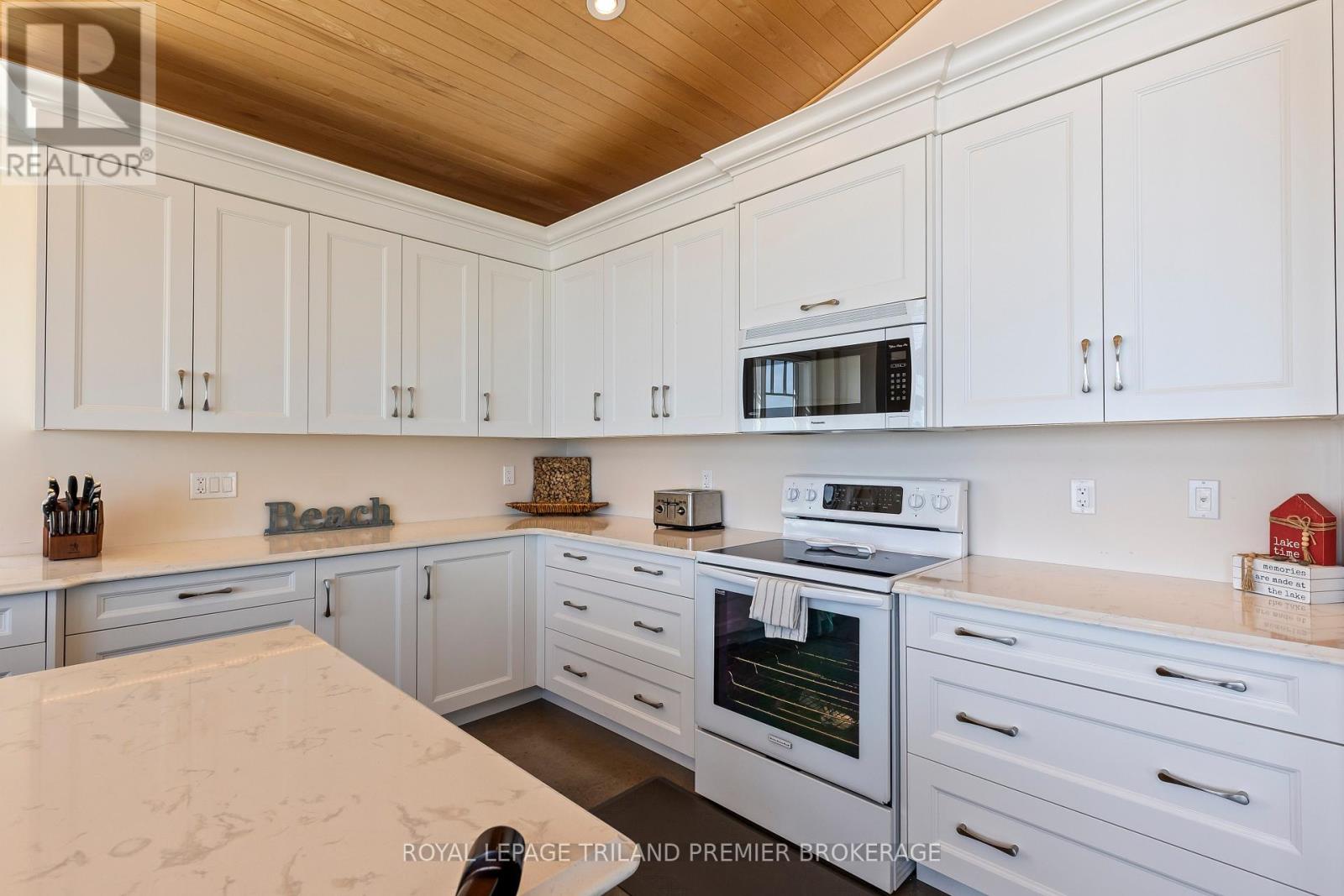 7292 Leighton Drive, Lambton Shores, Ontario  N0M 2L0 - Photo 12 - X13415842