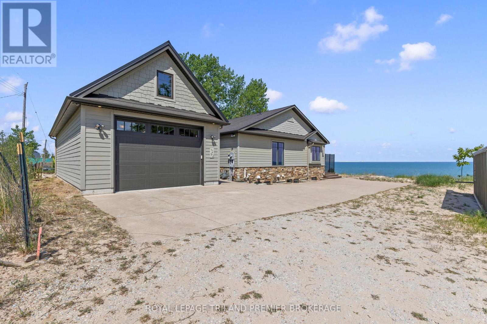 7292 Leighton Drive, Lambton Shores, Ontario  N0M 2L0 - Photo 2 - X13415842