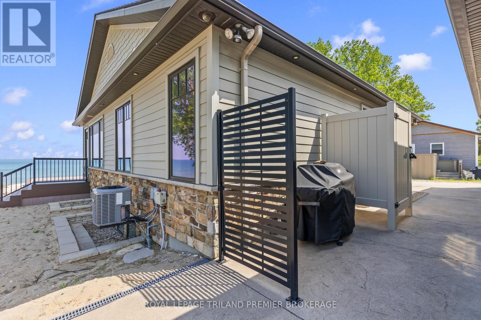 7292 Leighton Drive, Lambton Shores, Ontario  N0M 2L0 - Photo 39 - X13415842