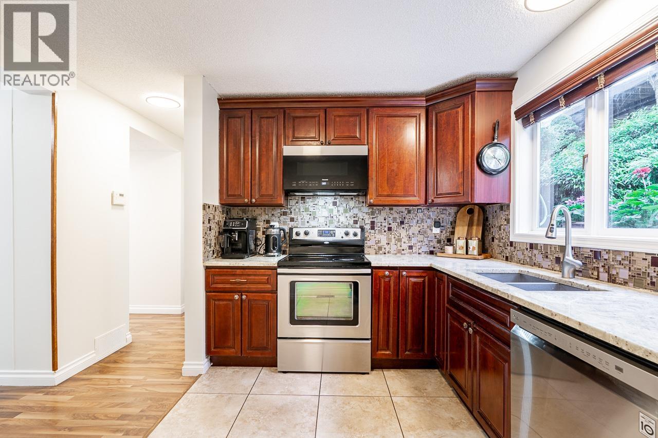 2995 Corona Drive, Burnaby, British Columbia  V3J 1B9 - Photo 2 - R3133216
