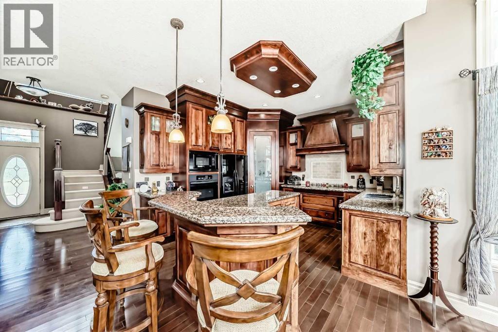 18 Royal Ridge Link Nw, Calgary, Alberta T3G 5Z3 - Photo 6 - A2316226