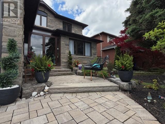 279 Manchester Drive, Newmarket, Ontario  L3Y 6J4 - Photo 7 - N13412796