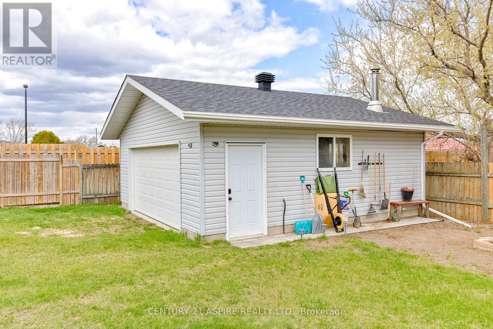 2a Selkirk Street, Petawawa, Ontario  K8H 3C1 - Photo 36 - X13107680