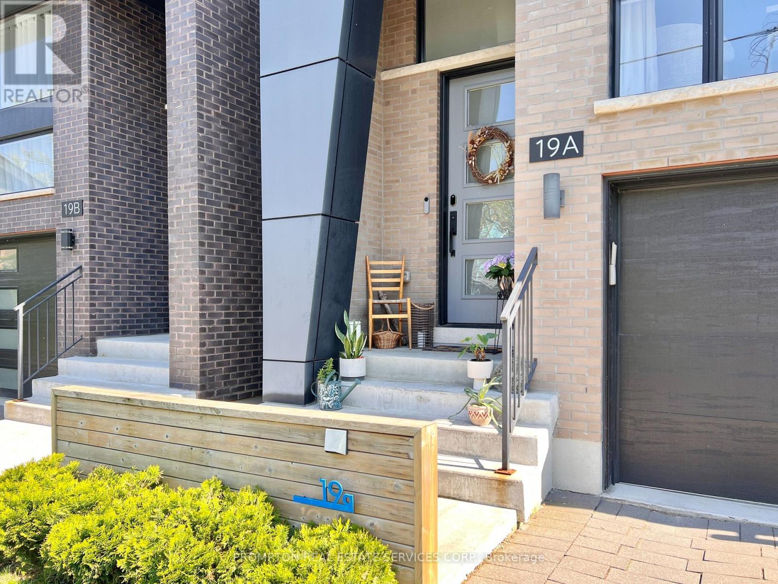 19a Linton Avenue, Toronto, Ontario  M1N 1W5 - Photo 2 - E13415656