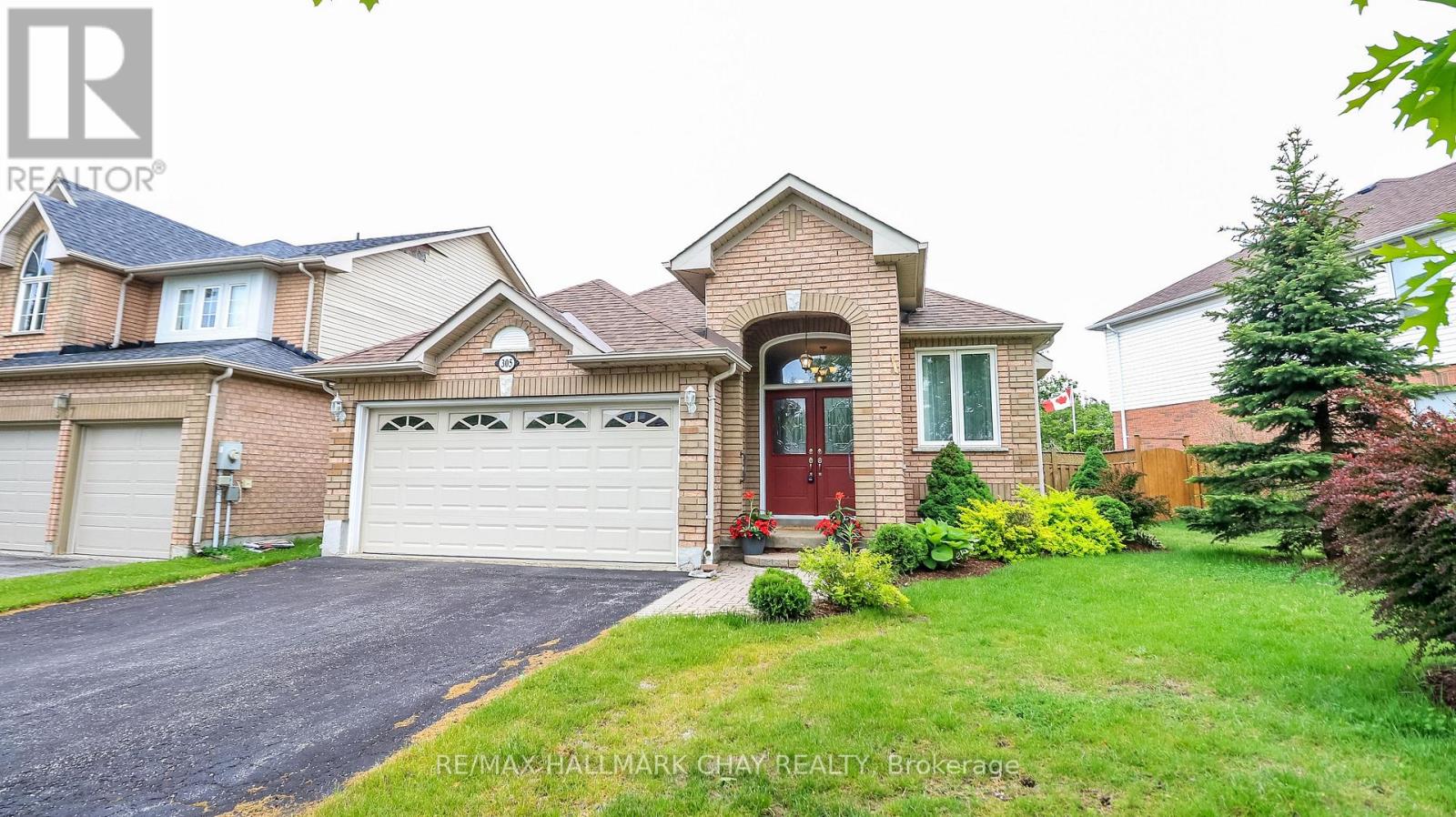305 Stanley Street, Barrie, Ontario  L4M 6X6 - Photo 2 - S13415716