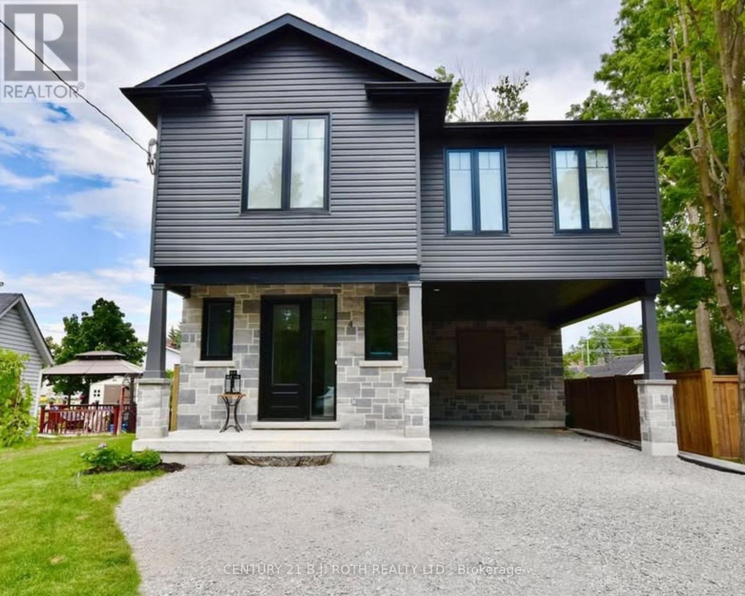 4 CENTRE STREET, Barrie, Ontario
