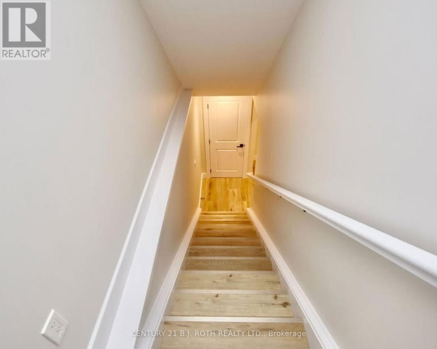 4 Centre Street, Barrie, Ontario  L4N 3L4 - Photo 3 - S13415748