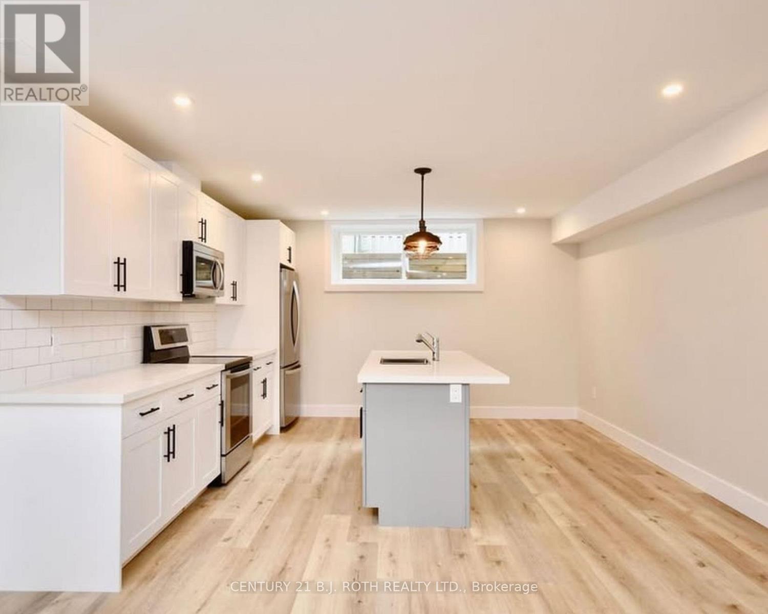 4 Centre Street, Barrie, Ontario  L4N 3L4 - Photo 6 - S13415748