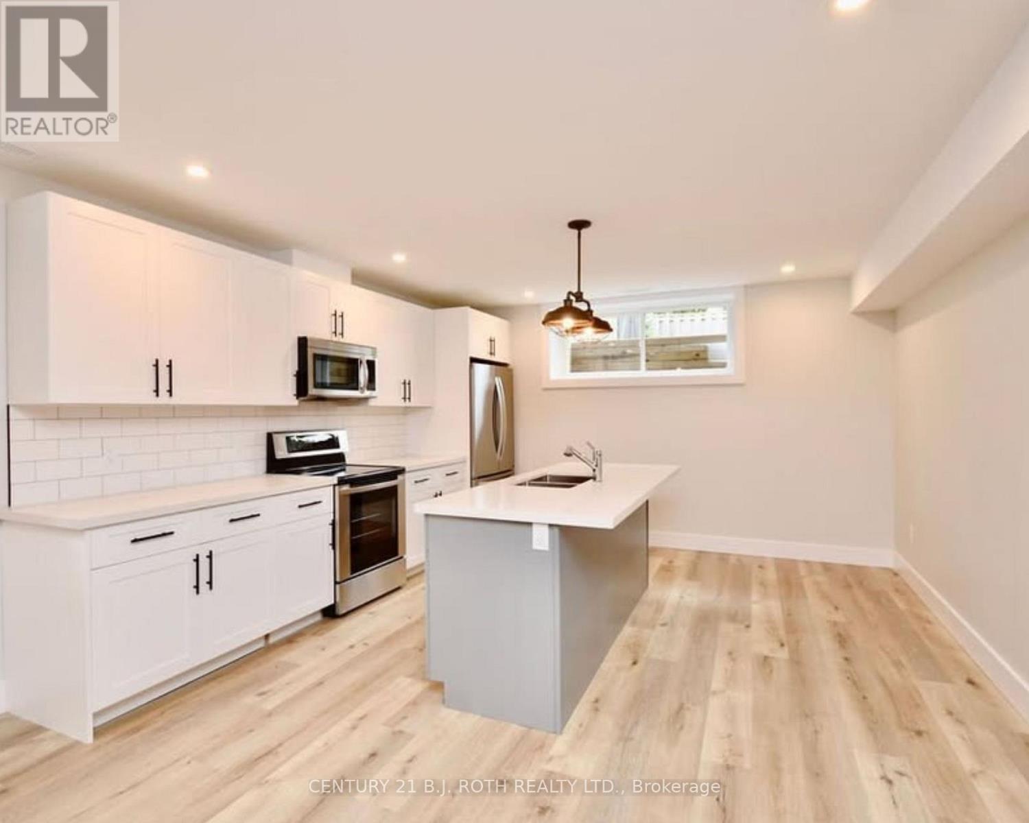 4 Centre Street, Barrie, Ontario  L4N 3L4 - Photo 7 - S13415748