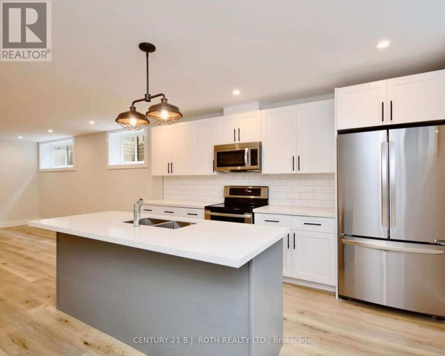 4 Centre Street, Barrie, Ontario  L4N 3L4 - Photo 8 - S13415748