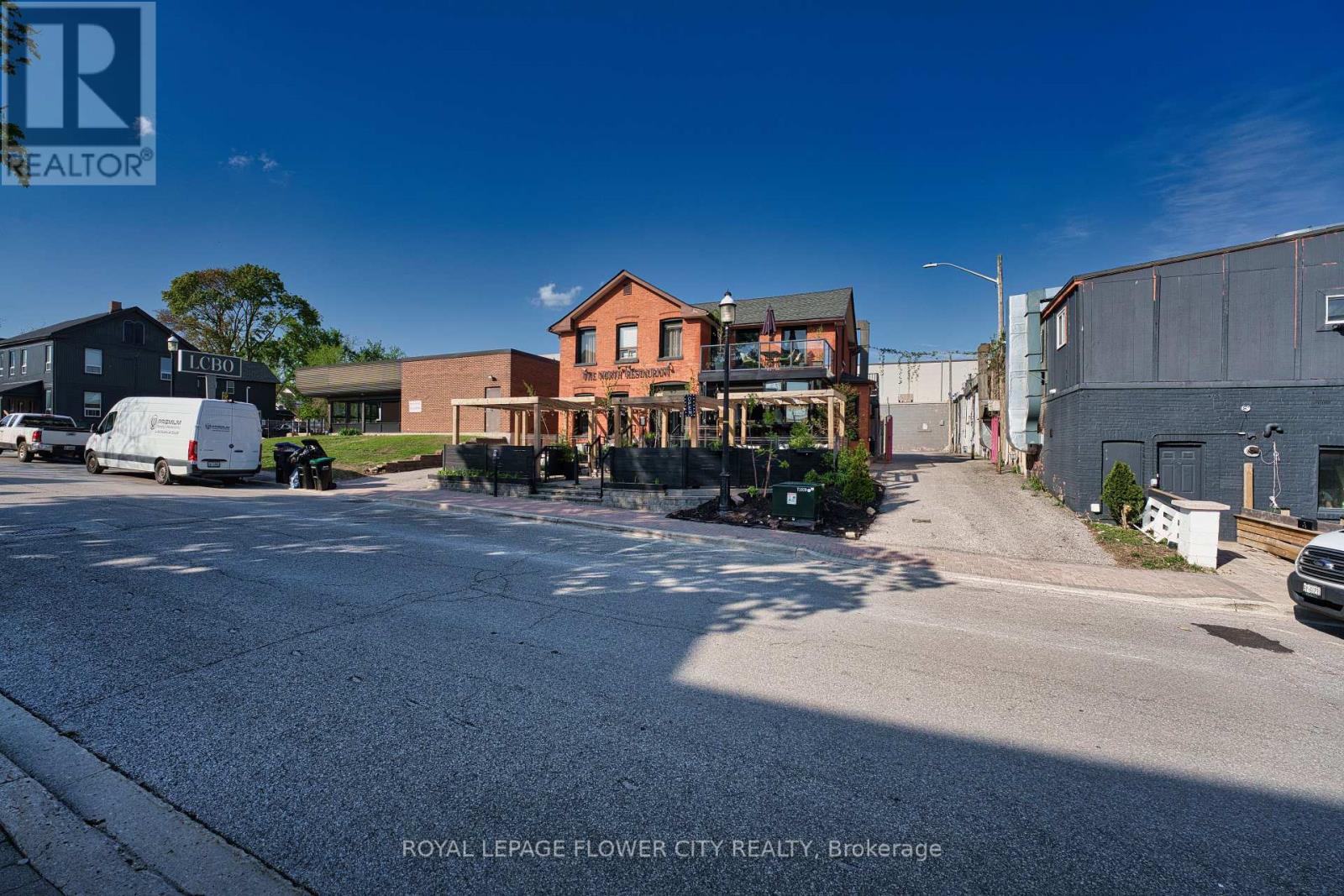 49 Mary Street, Barrie, Ontario L4N 1T2 - Photo 11 - S13415868