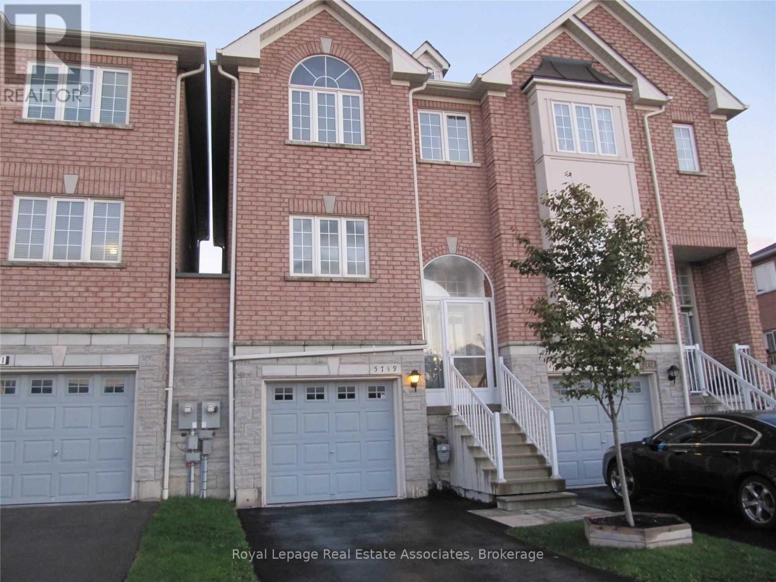 5749 Retreat Street, Mississauga, Ontario  L5R 0B5 - Photo 1 - W13415710