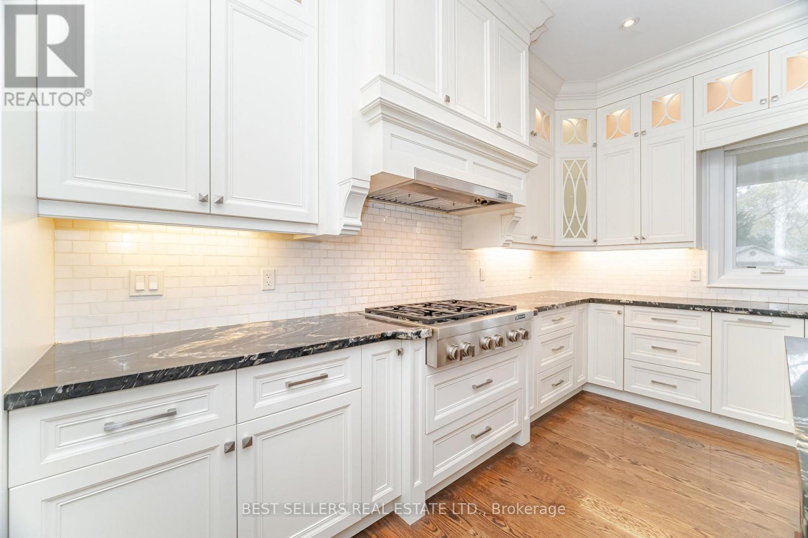 898 Parkland Ave Avenue, Mississauga, Ontario  L5H 3H1 - Photo 17 - W13415794