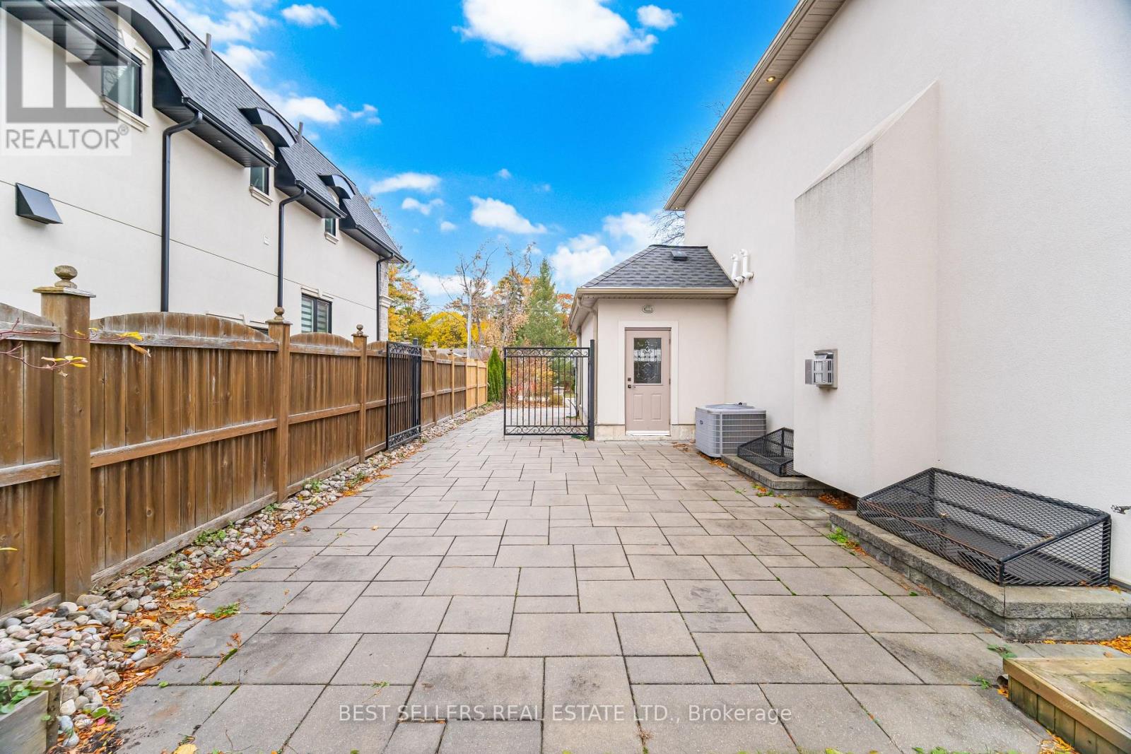 898 Parkland Ave Avenue, Mississauga, Ontario  L5H 3H1 - Photo 26 - W13415794