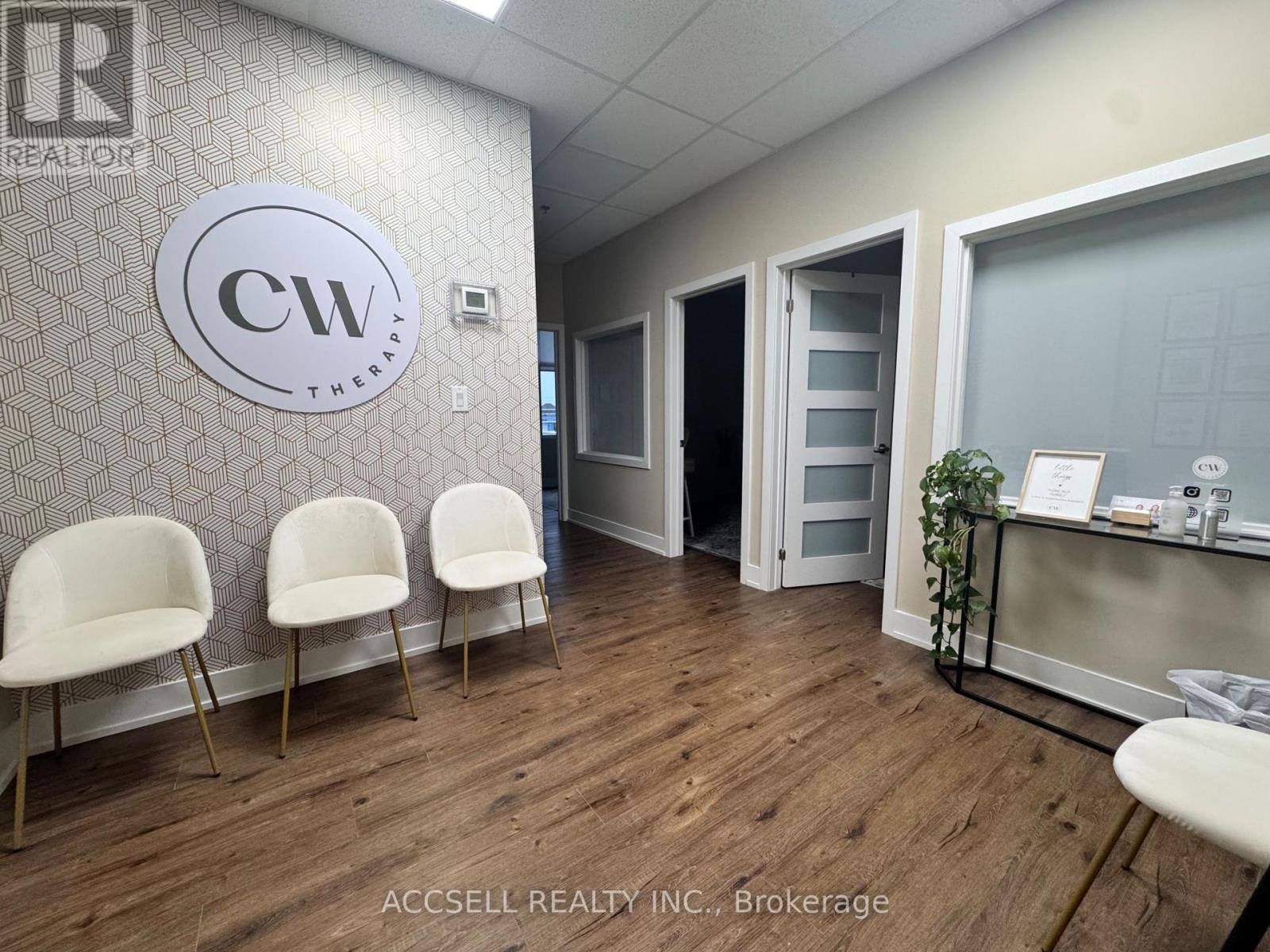 213 - 3485 Rebecca Street, Oakville, Ontario  L6L 6X9 - Photo 1 - W13415838