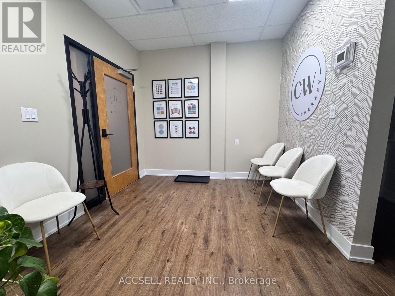 213 - 3485 Rebecca Street, Oakville, Ontario  L6L 6X9 - Photo 2 - W13415838