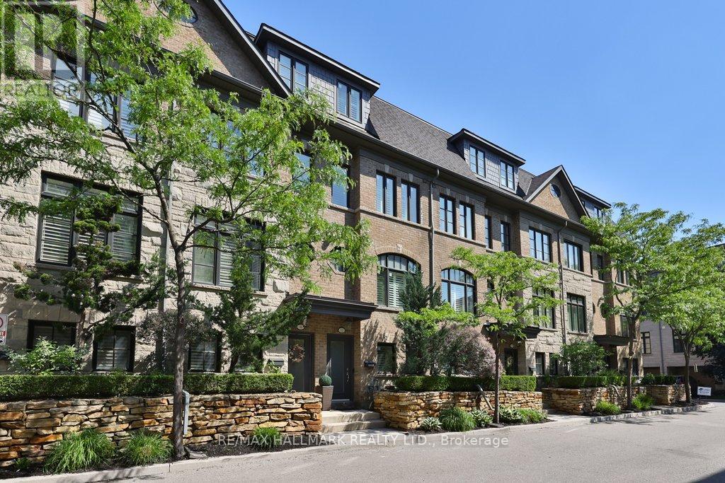 32 LOBO MEWS, Toronto, Ontario