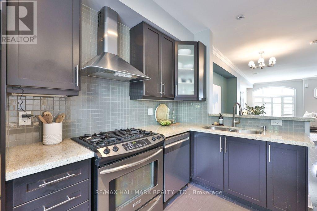 32 Lobo Mews, Toronto, Ontario  M8Z 0B1 - Photo 10 - W13415846