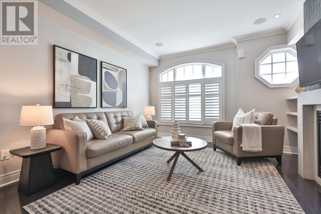 32 Lobo Mews, Toronto, Ontario  M8Z 0B1 - Photo 2 - W13415846