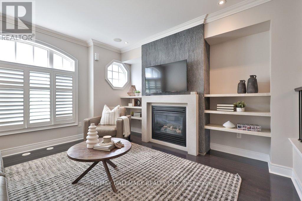 32 Lobo Mews, Toronto, Ontario  M8Z 0B1 - Photo 3 - W13415846