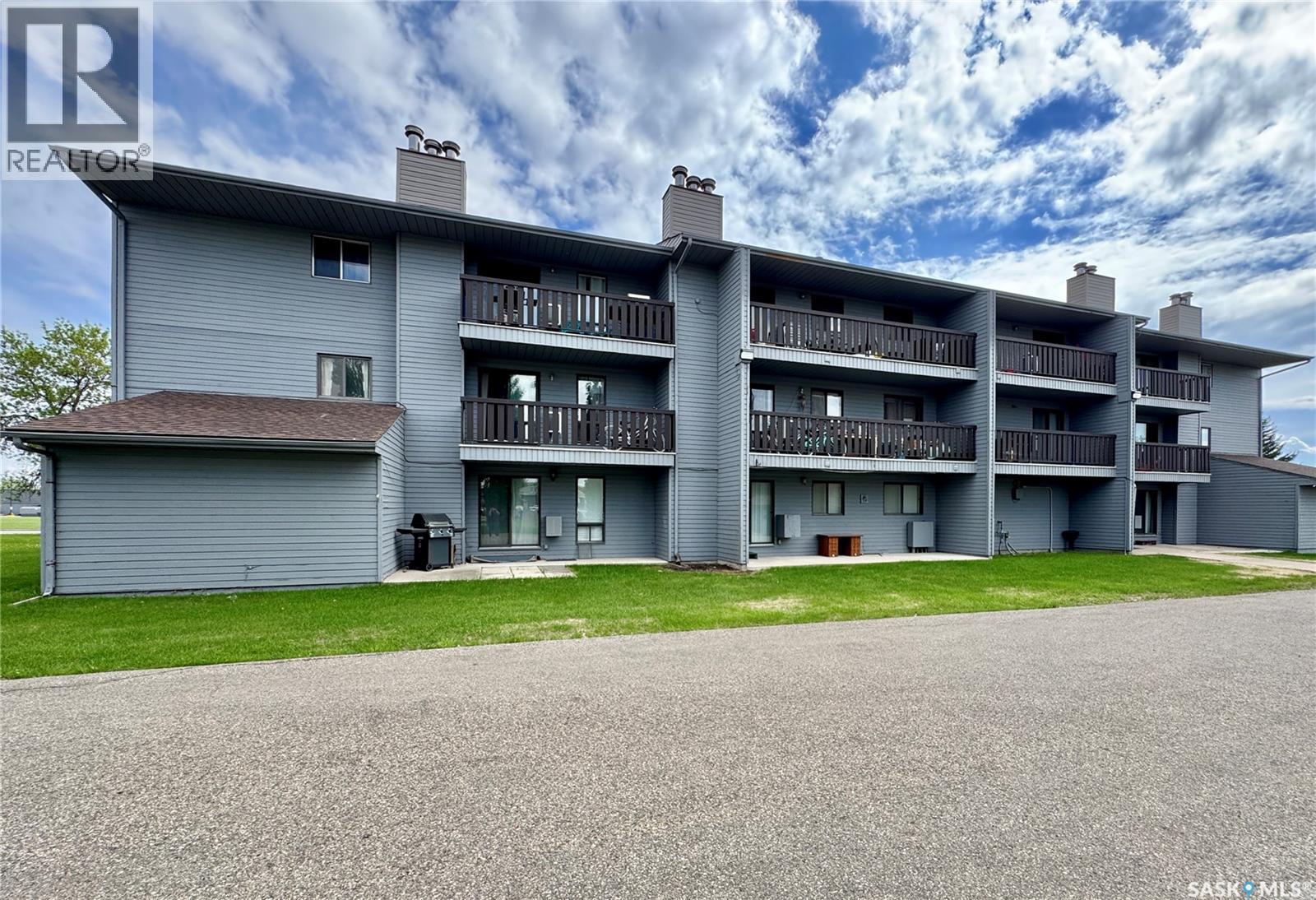 202 289 Fietz Street, Yorkton, Saskatchewan  S3N 3P6 - Photo 2 - SK038658
