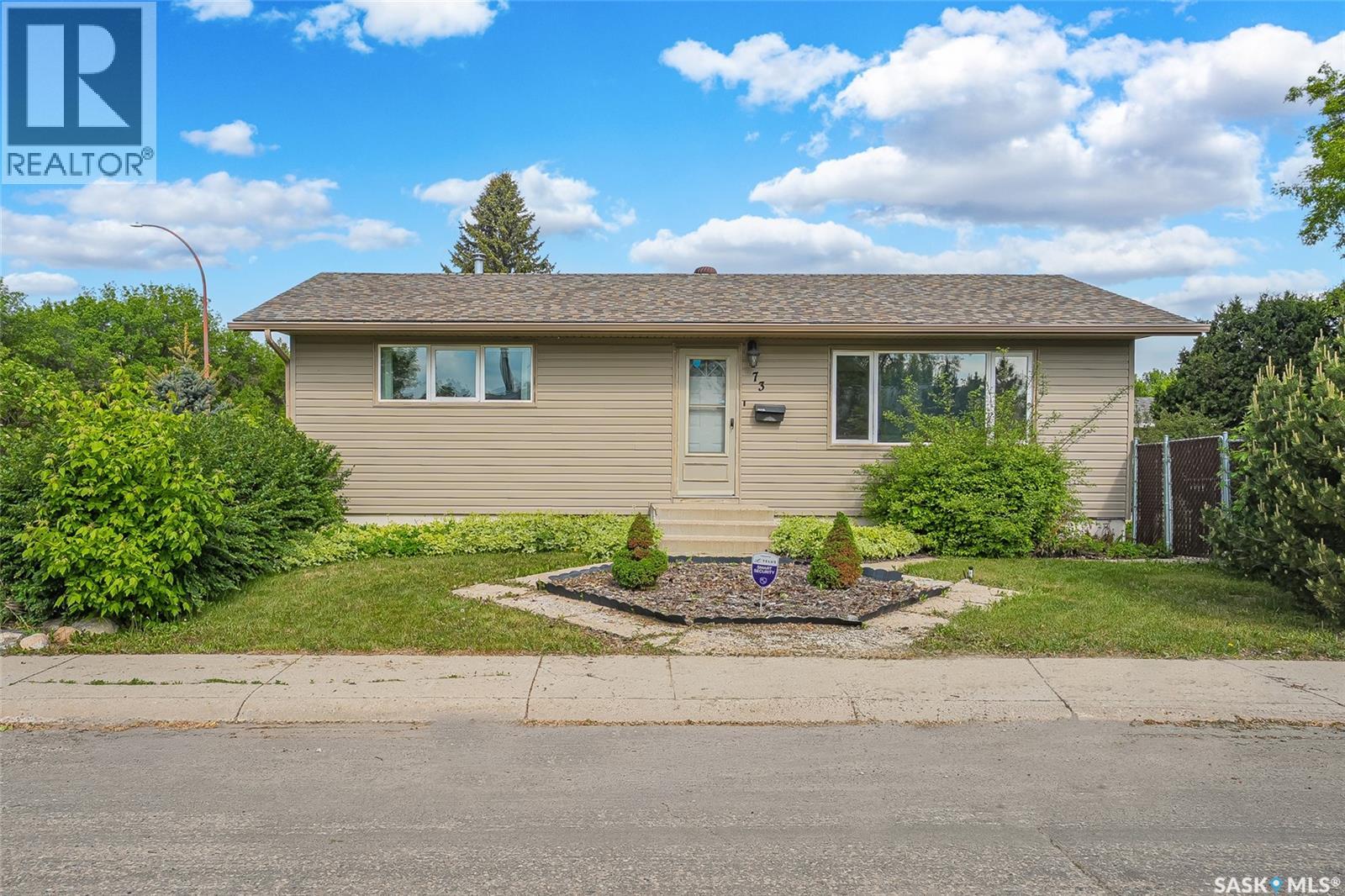 73 Laurentian Drive, Saskatoon, Saskatchewan  S7H 4M1 - Photo 1 - SK038546