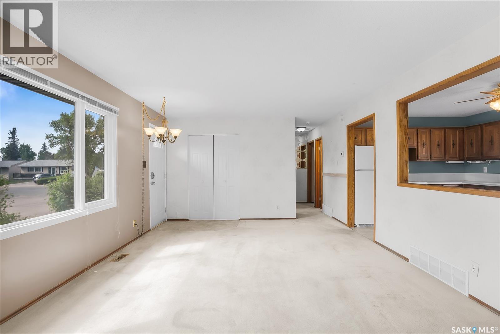 73 Laurentian Drive, Saskatoon, Saskatchewan  S7H 4M1 - Photo 6 - SK038546