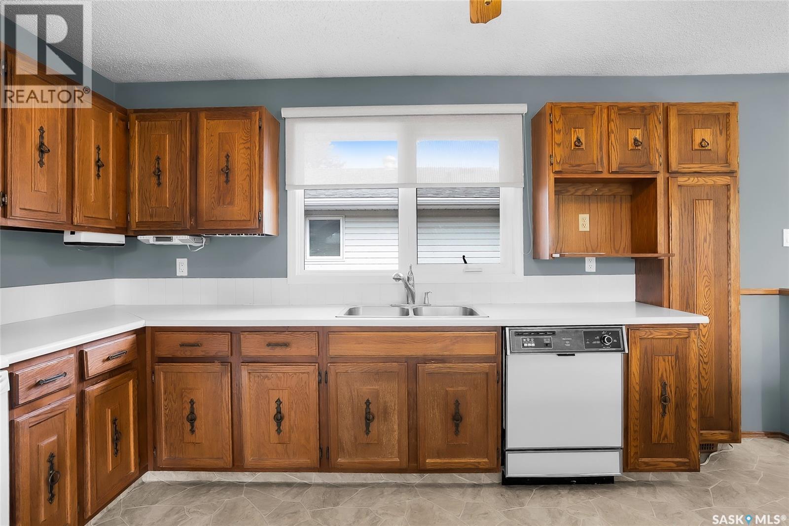 73 Laurentian Drive, Saskatoon, Saskatchewan  S7H 4M1 - Photo 8 - SK038546