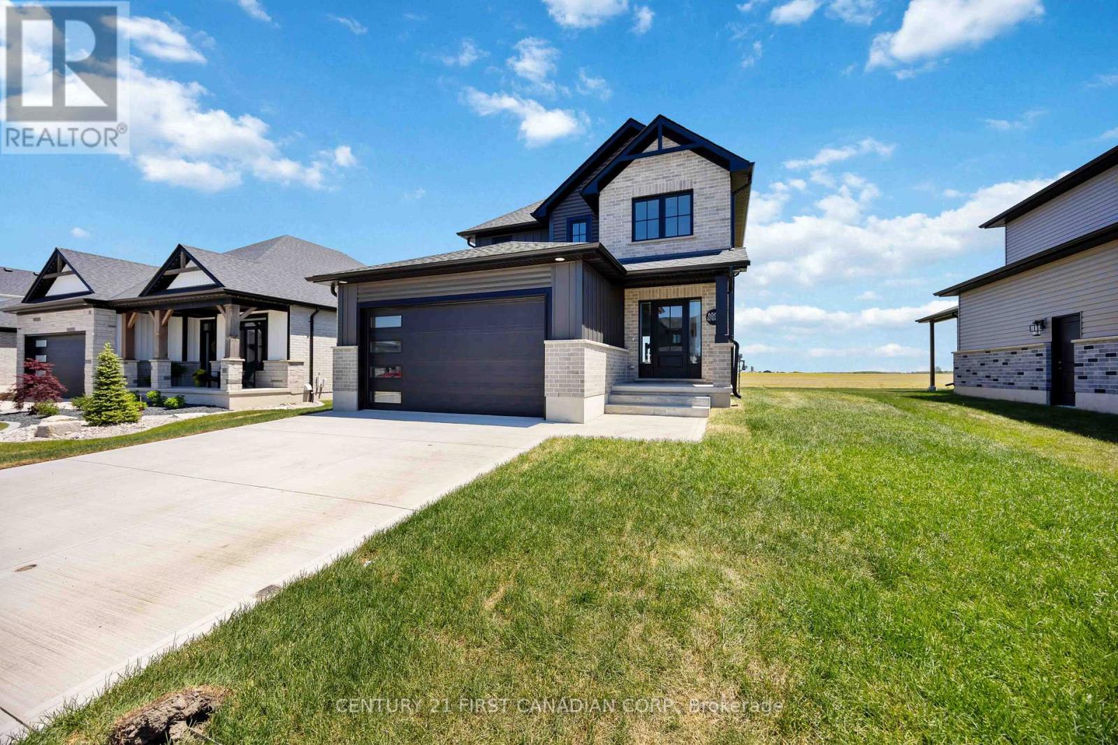 656 Ketter Way, Plympton-Wyoming, Ontario  N0N 1T0 - Photo 2 - X12677716