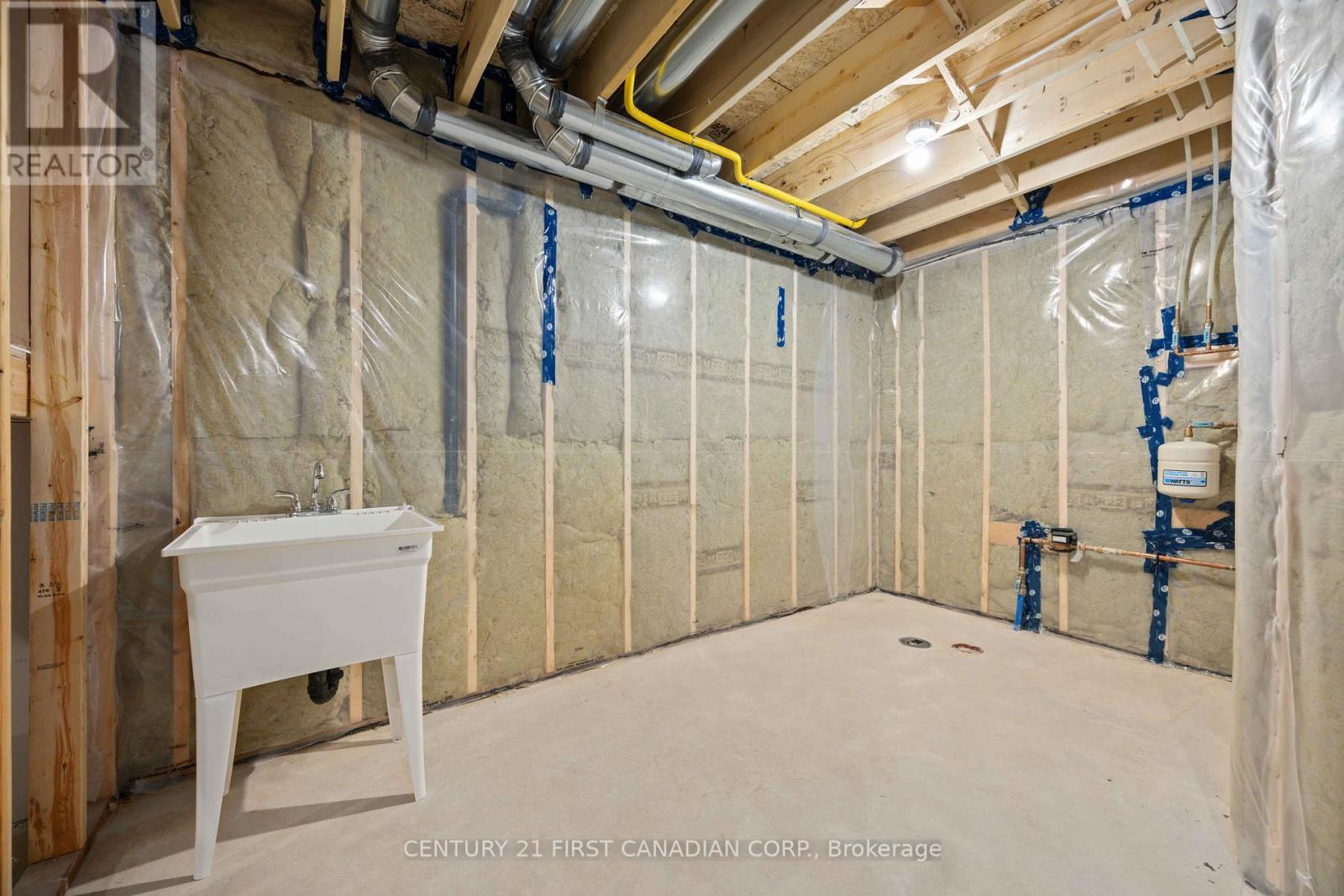 656 Ketter Way, Plympton-Wyoming, Ontario  N0N 1T0 - Photo 27 - X12677716