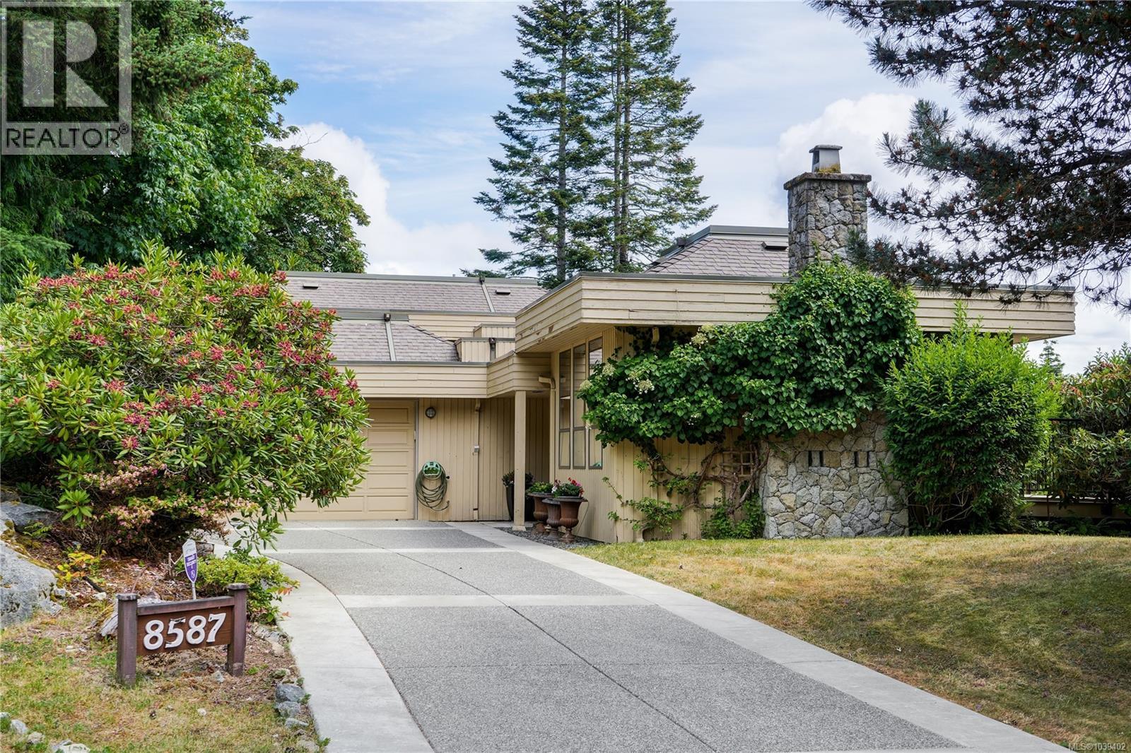 8587 Sansum Park Dr